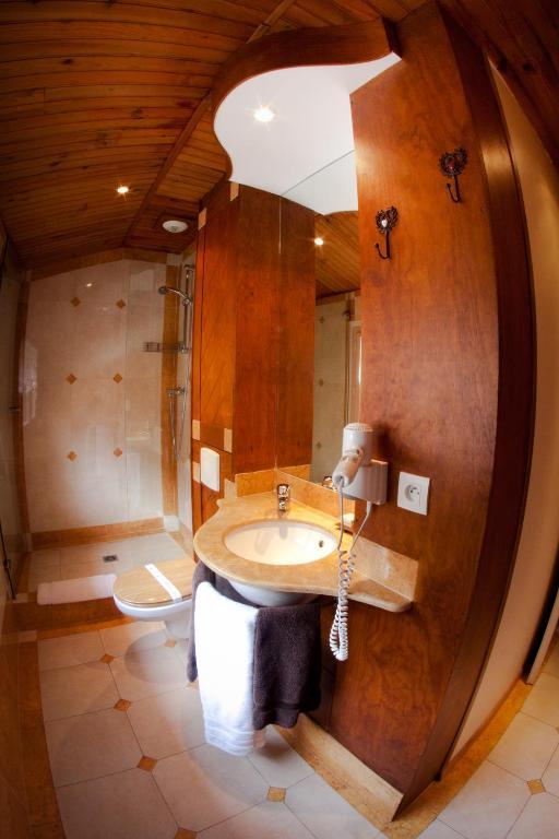 Hotel - Restaurant - Bar - Le Sapin Fleuri Bourg d'Oueil Room photo